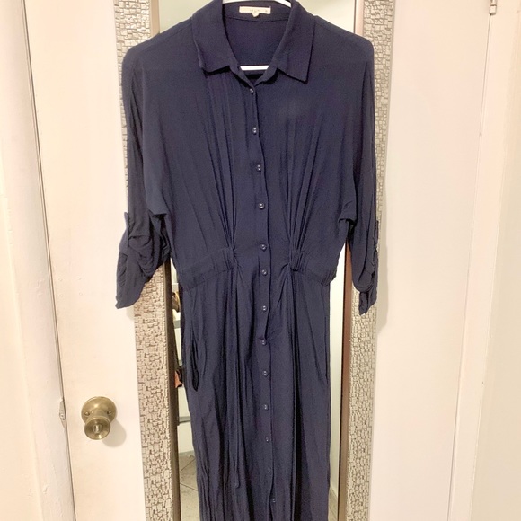 A dress - Picture 1 of 4